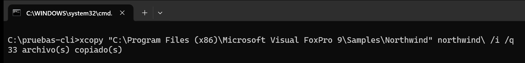 La consola copiando la carpeta Northwind con xcopy a C:\pruebas-cli: 33 archivos copiados